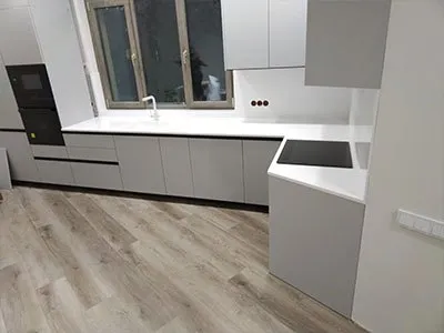 Кухонная столешница с барной стойкой из керамогранита