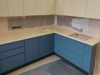 Столешница для кухни и острова из искусственного камня под мрамор