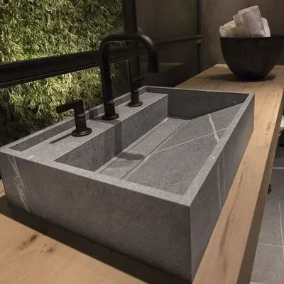 Накладная щелевая раковина из керамогранита под гранит