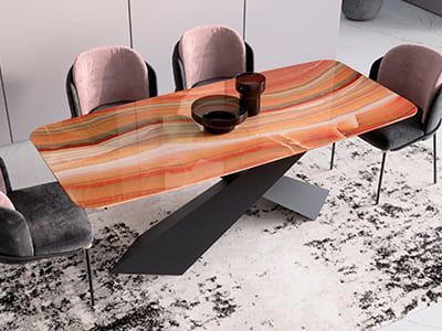 Стол из оникса "Стела"