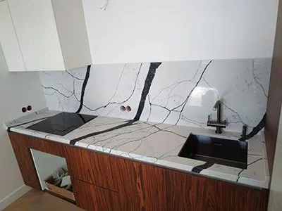 Кухонная столешница из искусственного камня под мрамор Calacatta