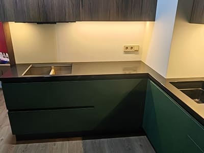 Столешница для угловой кухни из искусственного камня