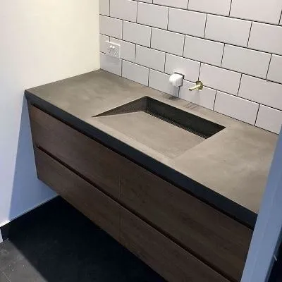 Накладная щелевая раковина из керамогранита под бетон