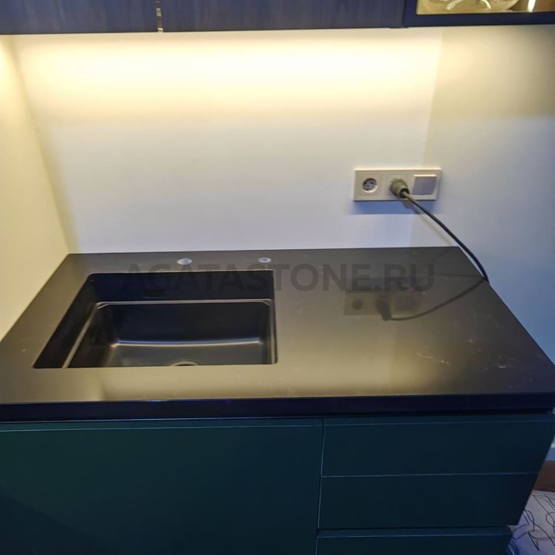 Столешница для угловой кухни из искусственного камня на заказ