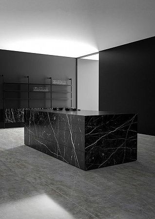 Кухонный остров из натурального камня - пример выполнения