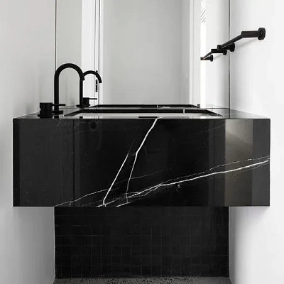 Щелевая раковина подвесная под черный гранит