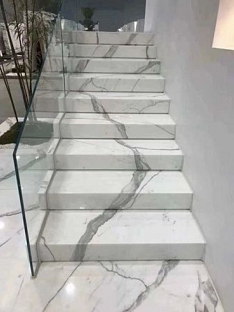 Облицовка лестниц керамогранитом в Москве - пример выполнения