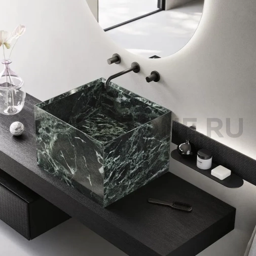 Накладная щелевая раковина из керамогранита под зеленый мрамор на заказ