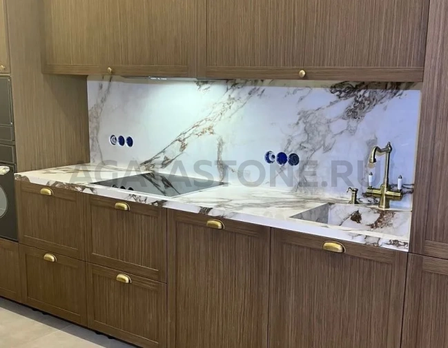 Столешница для кухни из искусственного камня под мрамор Calacatta на заказ