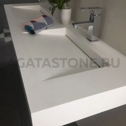 Парящая двойная раковина из агломерата белого цвета на заказ