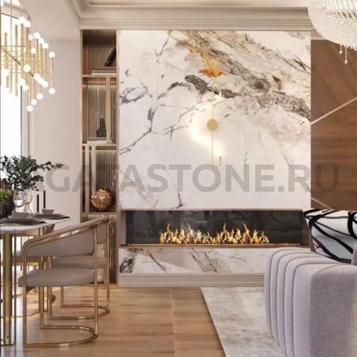 Отделка камина светлым мрамором на заказ
