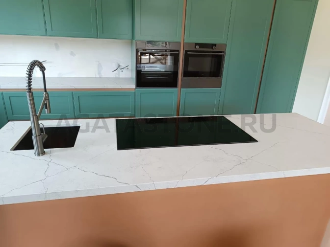Столешница для кухни и острова из керамогранита на заказ