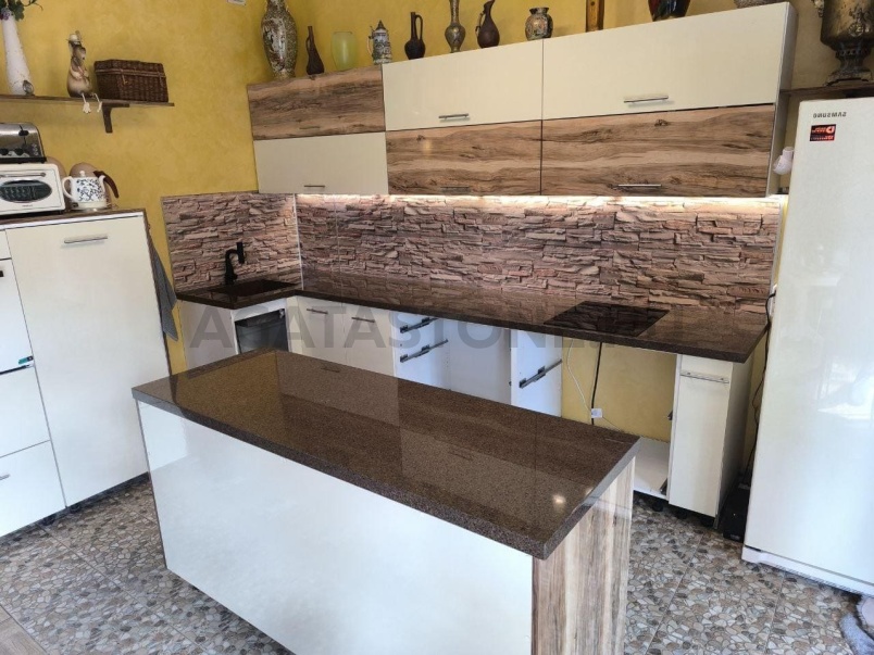 Столешница из искусственного камня для кухни и острова под гранит на заказ