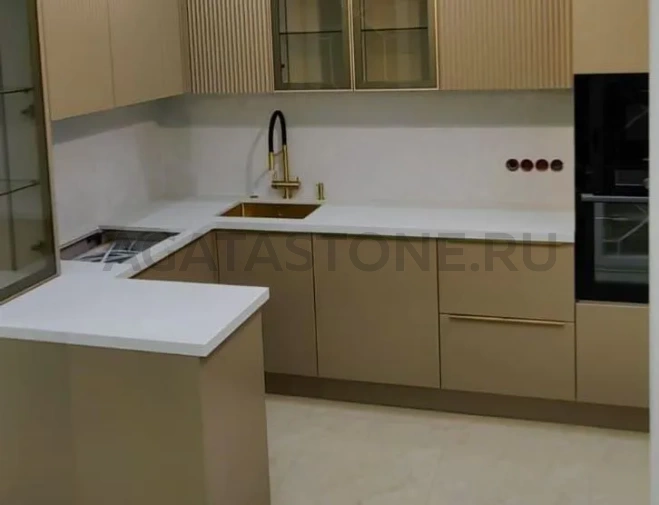 Кухонная столешница из акрила в белом цвете на заказ