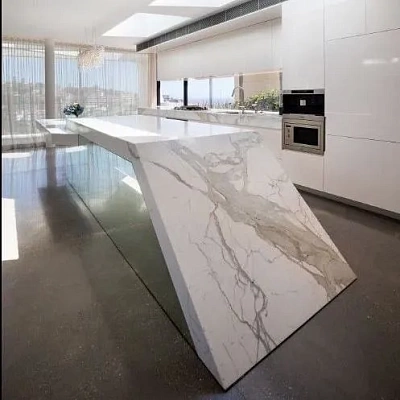 Кухонный остров из керамогранита не стандартной формы