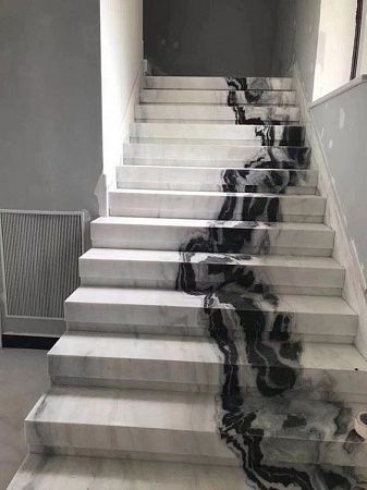 Облицовка лестниц натуральным камнем в Москве - пример выполнения