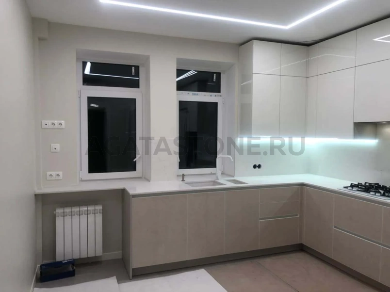 Столешница для кухни из акрила белого цвета на заказ