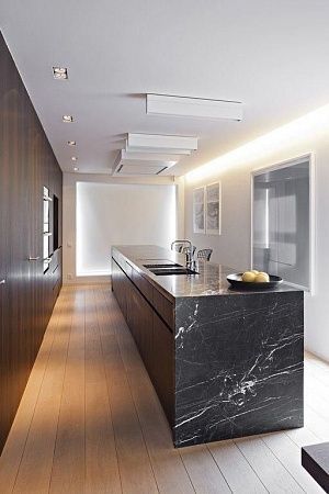 Кухонный остров из натурального камня - пример выполнения