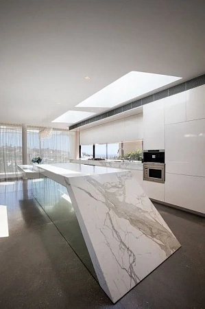 Кухонный остров из искусственного камня в Москве - пример выполнения