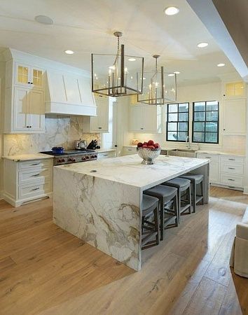 Кухонный остров из натурального камня - пример выполнения