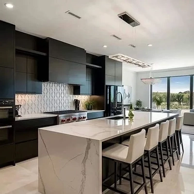 Кухонный остров из агломерата под светлый мрамор