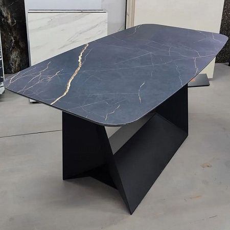 Столы из натурального камня - пример выполнения