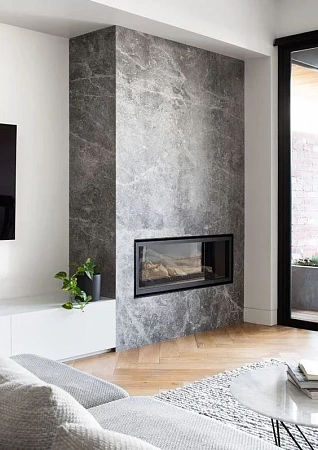 Облицовка порталов каминов искусственным камнем - пример выполнения