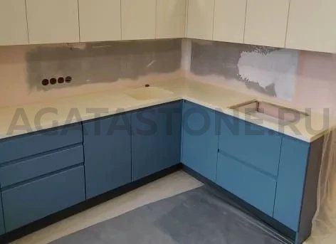 Столешница для кухни и острова из керамогранита под мрамор на заказ