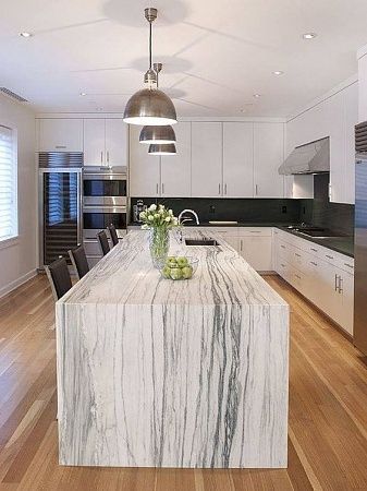 Кухонный остров из натурального камня - пример выполнения