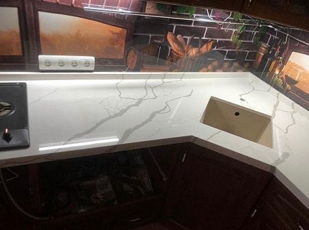 Кухонные столешницы из натурального камня - пример выполнения