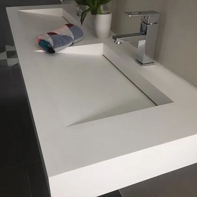 Парящая двойная раковина из керамогранита белого цвета