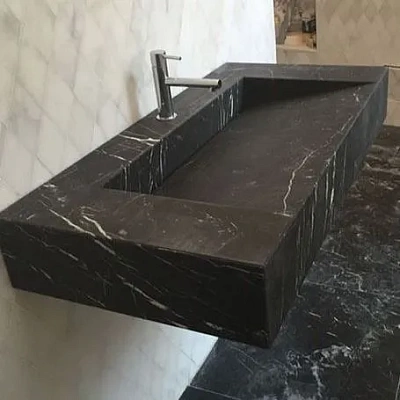 Щелевая раковина из кварца под черный мрамор