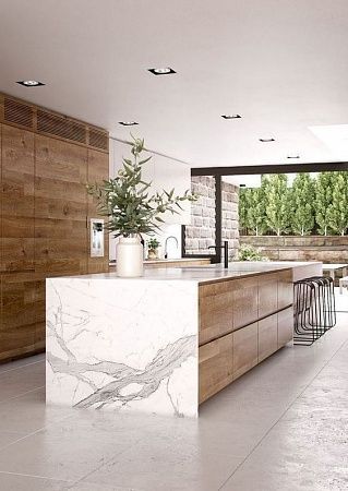 Кухонный остров из натурального камня - пример выполнения