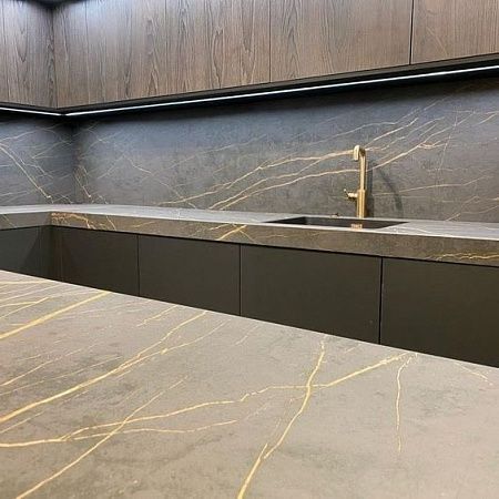 Фартук для кухни из натурального камня - пример выполнения