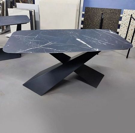 Столы из натурального камня - пример выполнения